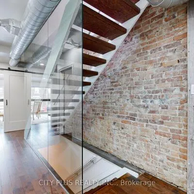 704,&nbsp;Bloor, Annex, Toronto
