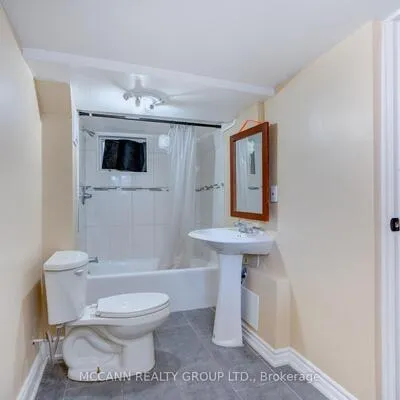 301,&nbsp;Robina, Oakwood Village, Toronto