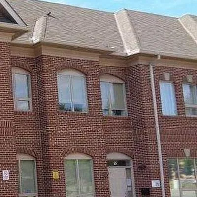 32,&nbsp;Heathview, Bayview Village, Toronto