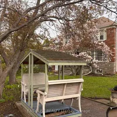 205,&nbsp;Ridley, Bedford Park-Nortown, Toronto