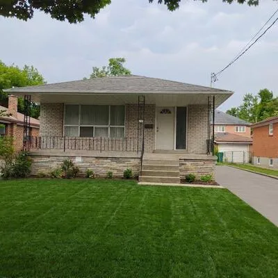 37,&nbsp;Madawaska, Willowdale East, Toronto