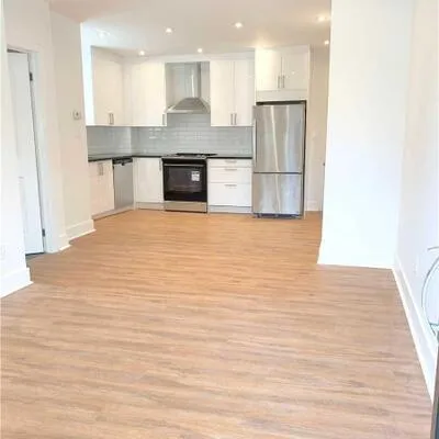 229,&nbsp;Christie, Annex, Toronto