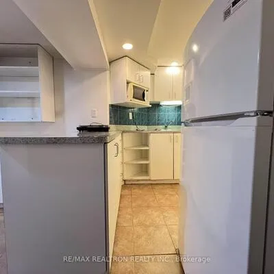 108,&nbsp;Admiral, Annex, Toronto
