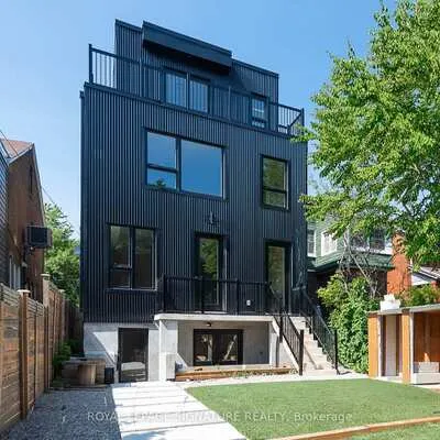 7,&nbsp;Earnscliffe, Oakwood Village, Toronto