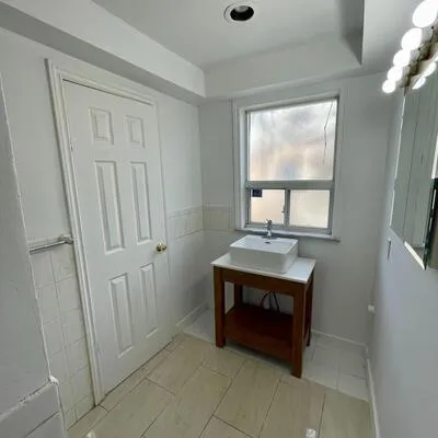 693,&nbsp;Ossington, Palmerston-Little Italy, Toronto