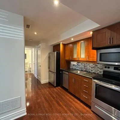 87,&nbsp;Lawrence, Lawrence Park South, Toronto