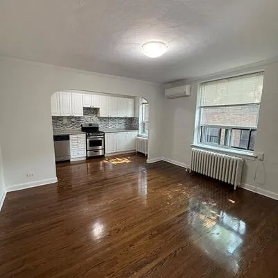 166,&nbsp;Eastbourne, Yonge-Eglinton, Toronto