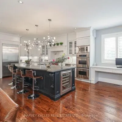 44,&nbsp;Churchill, Willowdale West, Toronto