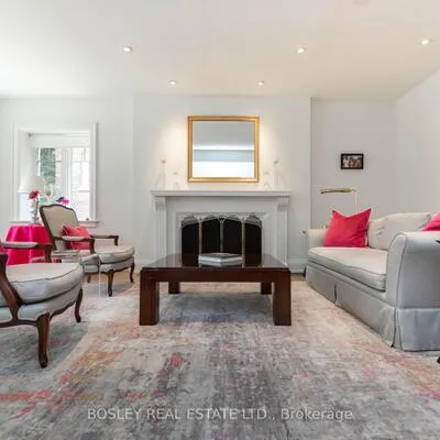 32,&nbsp;Edmund, Casa Loma, Toronto