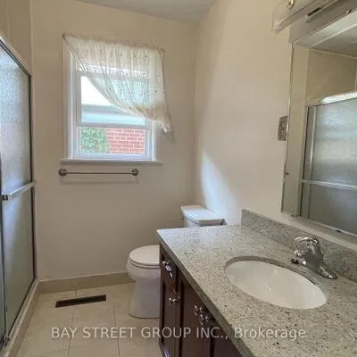 260,&nbsp;Moore Park, Newtonbrook West, Toronto