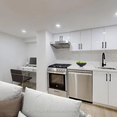 250,&nbsp;Major, University, Toronto