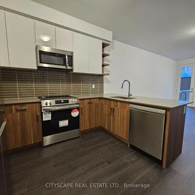 32,&nbsp;Deep Roots, Englemount-Lawrence, Toronto
