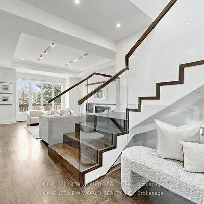220,&nbsp;Roe, Bedford Park-Nortown, Toronto