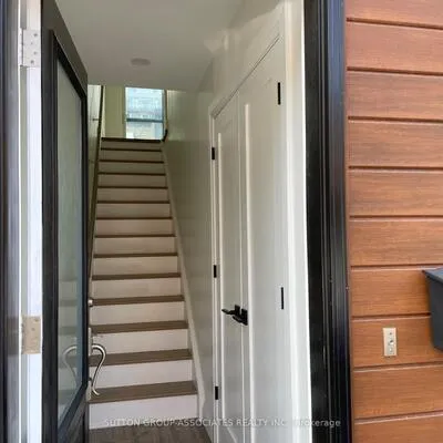 9,&nbsp;Whitaker, Niagara, Toronto