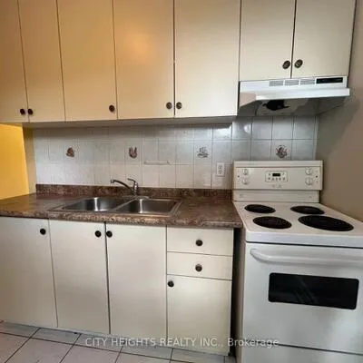 1113,&nbsp;Davenport, Wychwood, Toronto