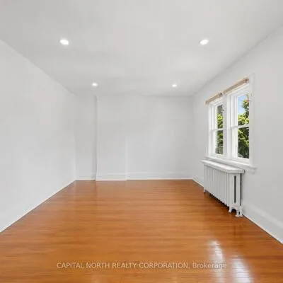 47,&nbsp;Robina, Oakwood Village, Toronto