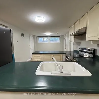220,&nbsp;Newton, Newtonbrook East, Toronto