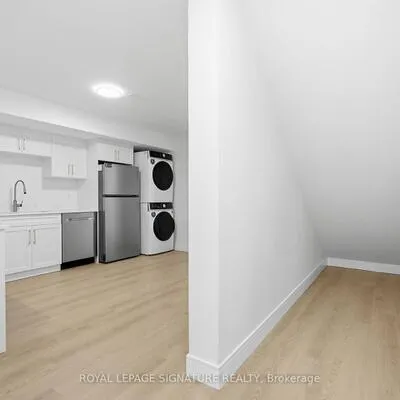 53,&nbsp;Bishop, Newtonbrook East, Toronto