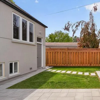 249,&nbsp;Lauder, Oakwood Village, Toronto