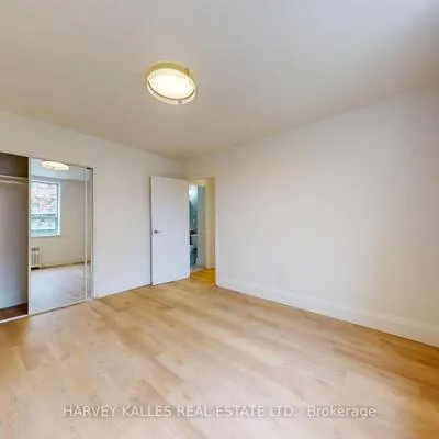 1,&nbsp;Marquette, Englemount-Lawrence, Toronto