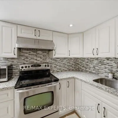 51,&nbsp;Clifton, Bathurst Manor, Toronto