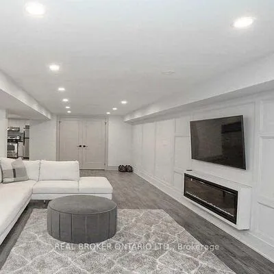 49,&nbsp;Fortrose, Parkwoods-Donalda, Toronto