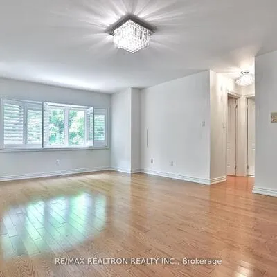 38,&nbsp;GWENDOLEN, Lansing-Westgate, Toronto