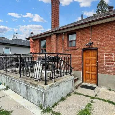 139,&nbsp;Ranee, Englemount-Lawrence, Toronto