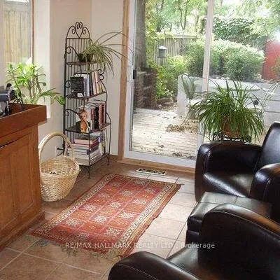 118,&nbsp;Seaton, Moss Park, Toronto