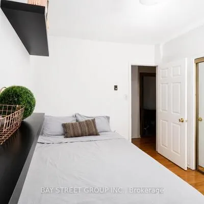 586,&nbsp;Huron, Annex, Toronto
