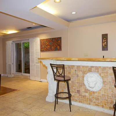 2B,&nbsp;Debell, Newtonbrook East, Toronto