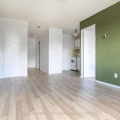 1071A,&nbsp;Bloor, Dufferin Grove, Toronto