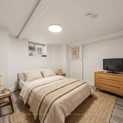 330,&nbsp;St Clair, Rosedale-Moore Park, Toronto