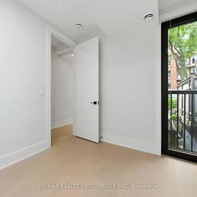 21,&nbsp;Belmont, Annex, Toronto