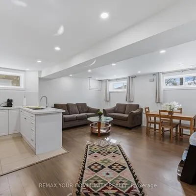 200,&nbsp;Goulding, Newtonbrook West, Toronto