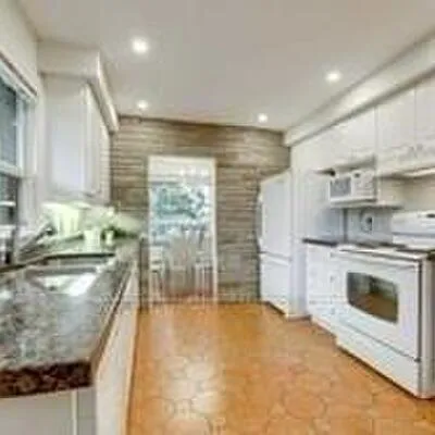 49,&nbsp;Halkin, Victoria Village, Toronto