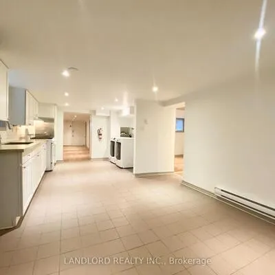209,&nbsp;Madison, Annex, Toronto