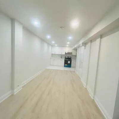 310,&nbsp;Hillsdale, Mount Pleasant East, Toronto