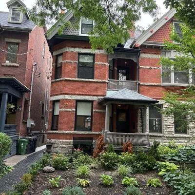 77,&nbsp;Brunswick, University, Toronto