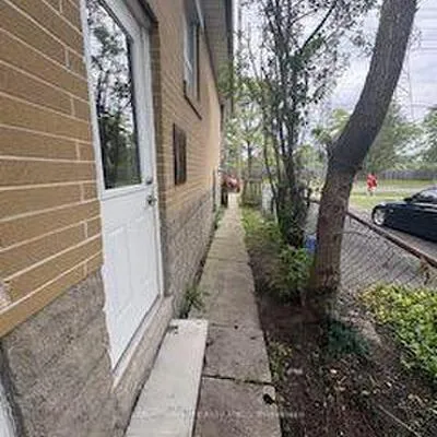 55,&nbsp;Bishop, Newtonbrook East, Toronto