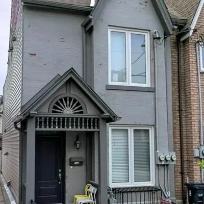 15,&nbsp;Coolmine, Little Portugal, Toronto