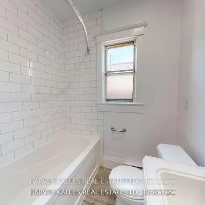 1065,&nbsp;Bathurst, Annex, Toronto