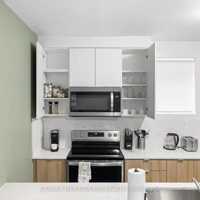 447,&nbsp;Lansdowne, Dufferin Grove, Toronto
