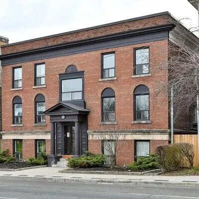 915,&nbsp;St Clair, Wychwood, Toronto