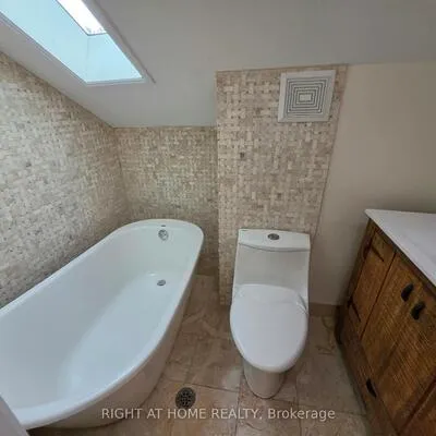 154,&nbsp;Davisville, Mount Pleasant West, Toronto