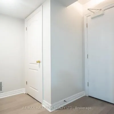 116,&nbsp;Regina, Englemount-Lawrence, Toronto
