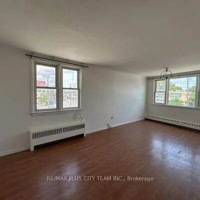3432,&nbsp;Bathurst, Englemount-Lawrence, Toronto
