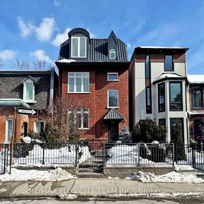 381,&nbsp;Ontario, Moss Park, Toronto