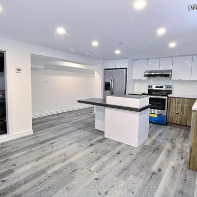 1763,&nbsp;Bayview, Leaside, Toronto