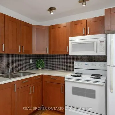 57,&nbsp;Lanark, Oakwood Village, Toronto